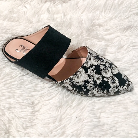 journey + crew Shoes - SOLD 🚫 Journey + Crew Floral Flats